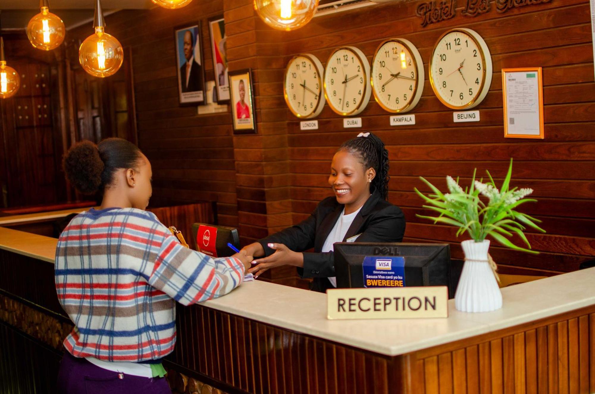 La Grande Hotel カンパラ エクステリア 写真